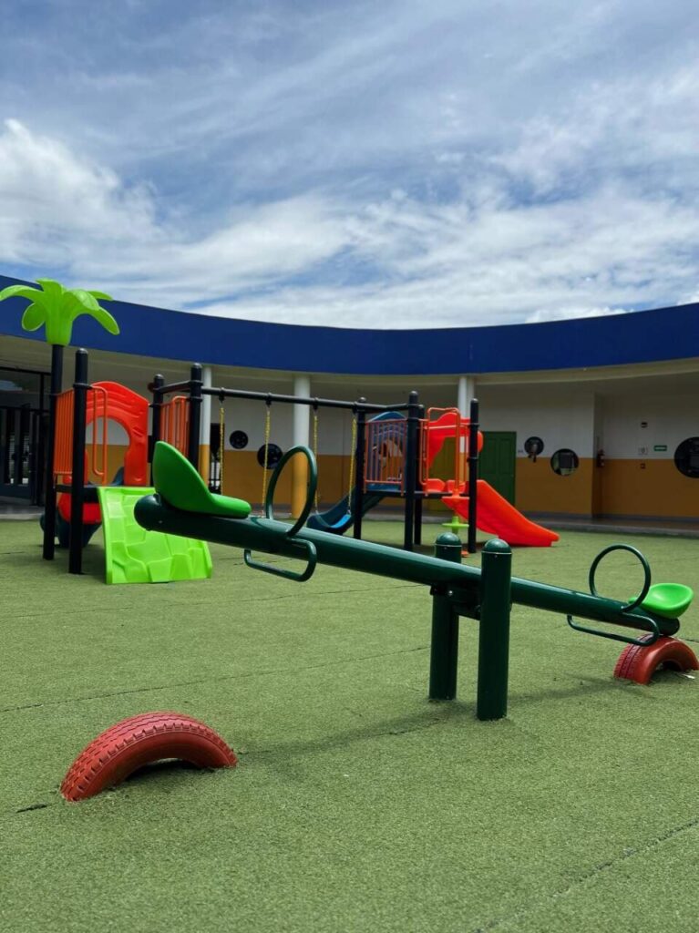 instalacion-de-parque-infantil-en-colegio-san-agustin